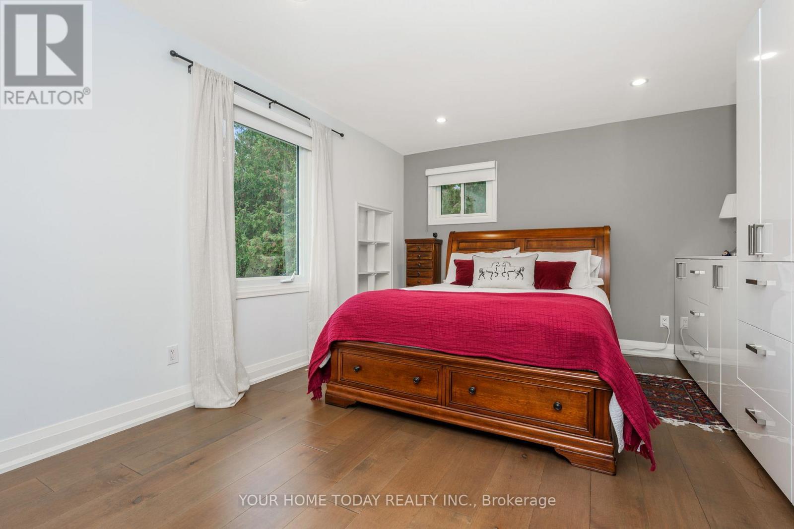 190 Main Street S, Halton Hills, ON - Indoor Photo Showing Bedroom