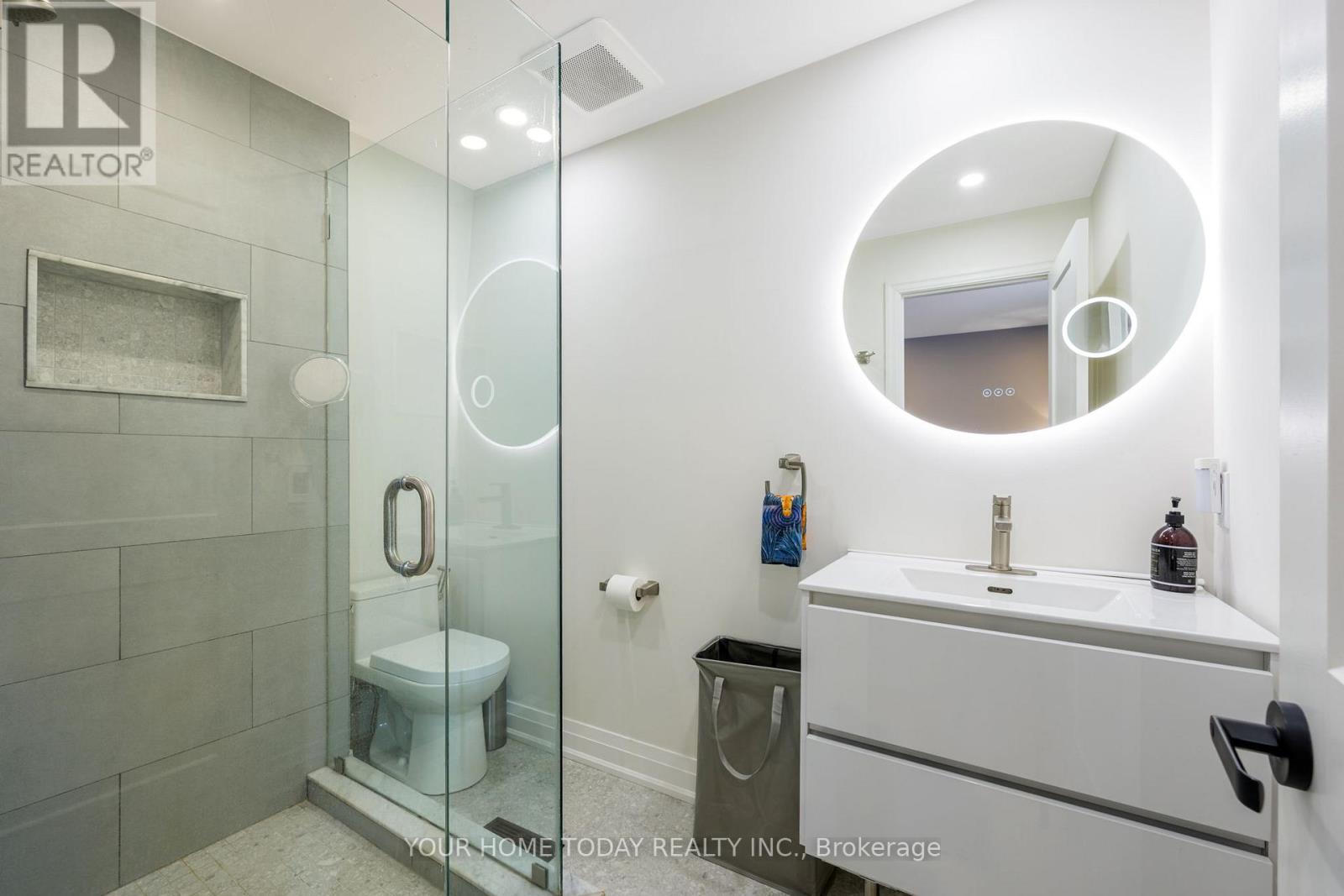 190 Main Street S, Halton Hills, ON - Indoor Photo Showing Bathroom