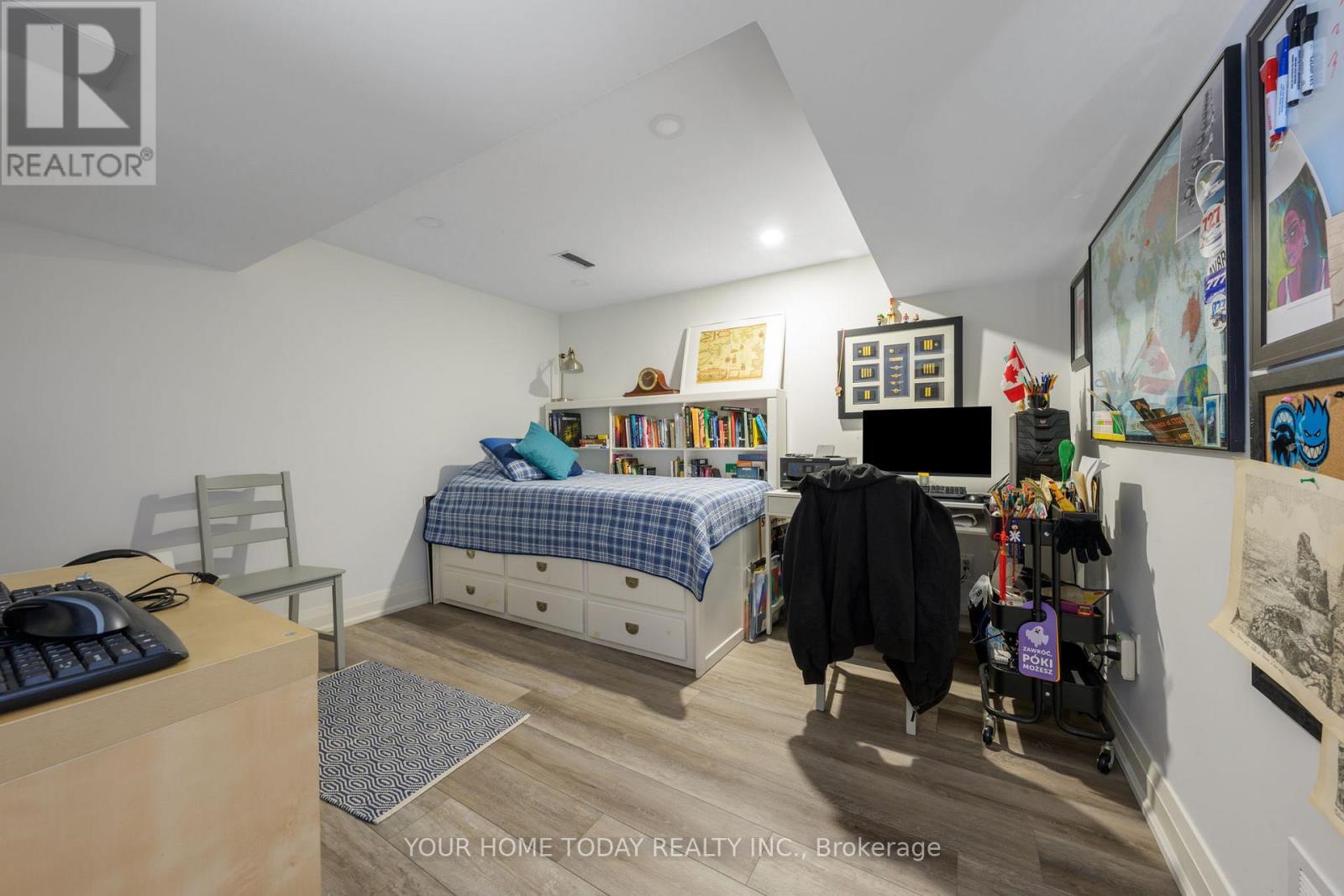 190 Main Street S, Halton Hills, ON - Indoor Photo Showing Bedroom