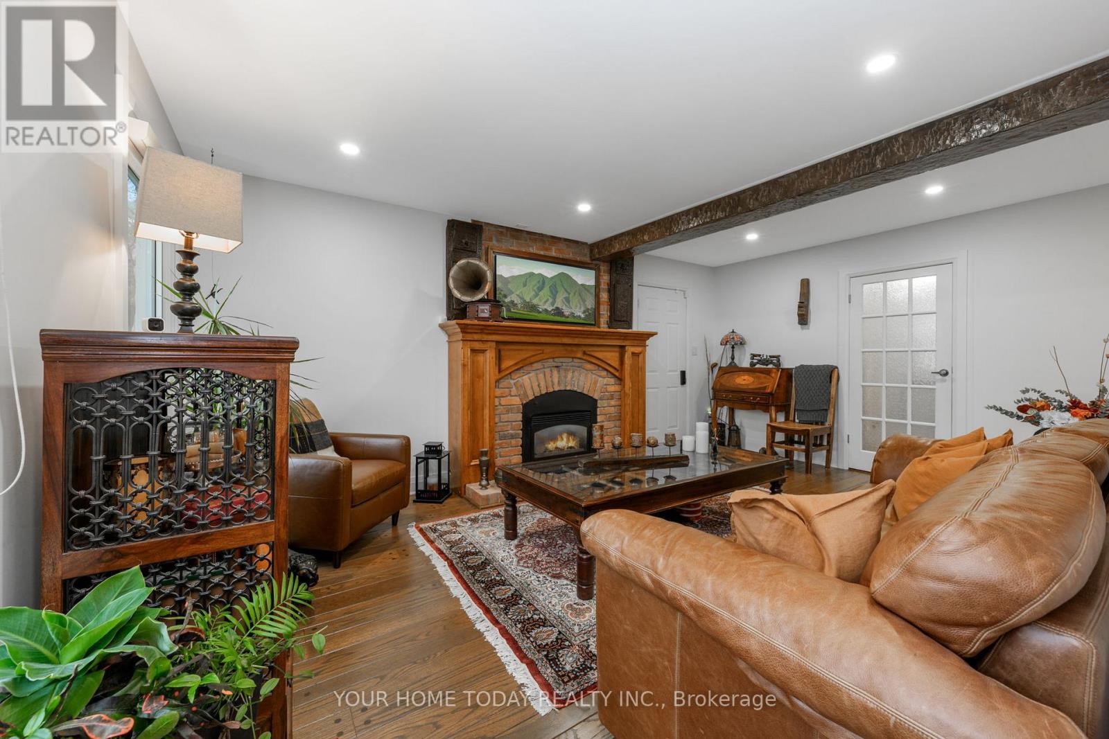 190 Main Street S, Halton Hills, ON - Indoor With Fireplace