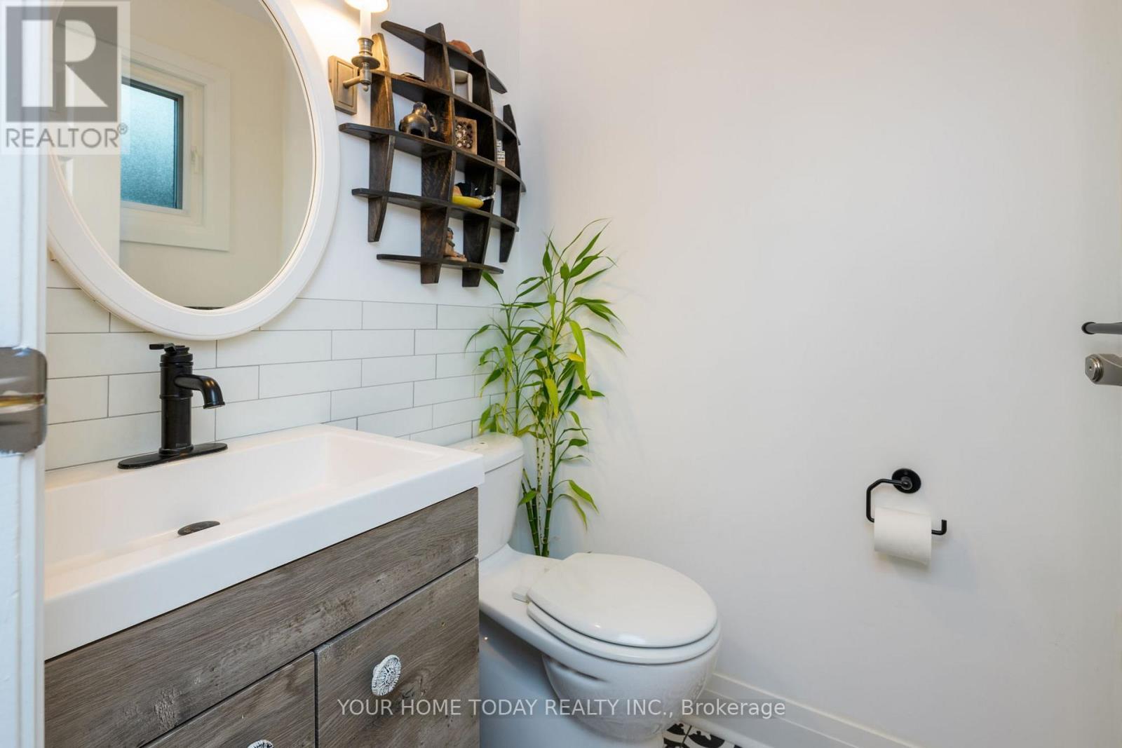 190 Main Street S, Halton Hills, ON - Indoor Photo Showing Bathroom