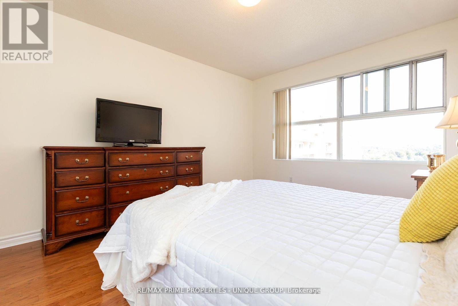 808 - 18 Concorde Place, Toronto, ON - Indoor Photo Showing Bedroom
