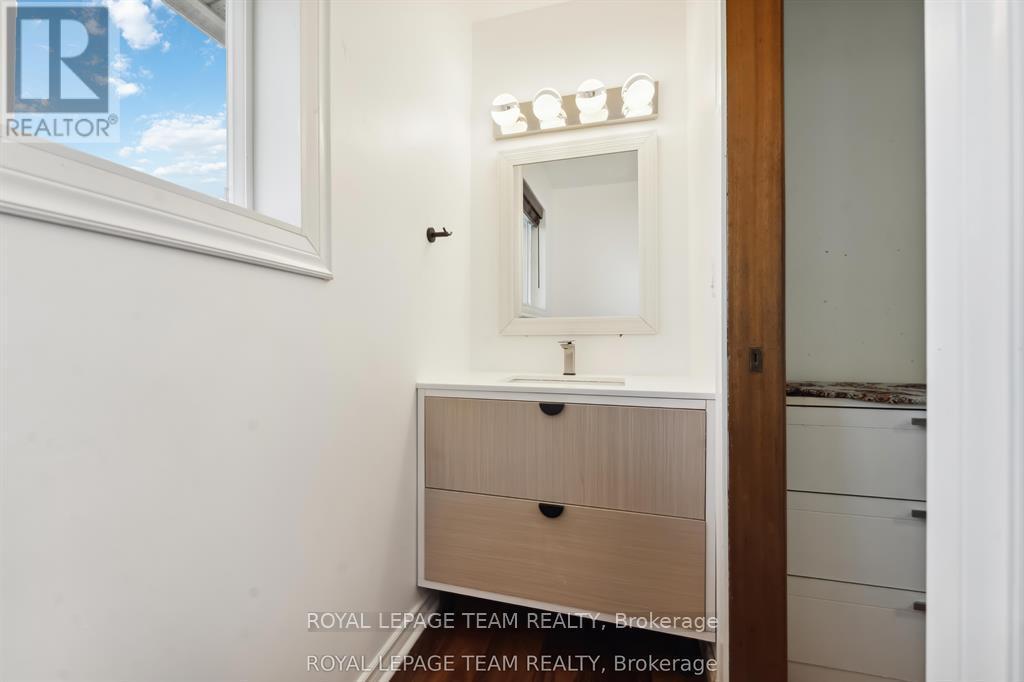 PRIMARY BEDROOM BATH - 2353 Georgina Drive, Ottawa, ON - Indoor Photo Showing Bathroom