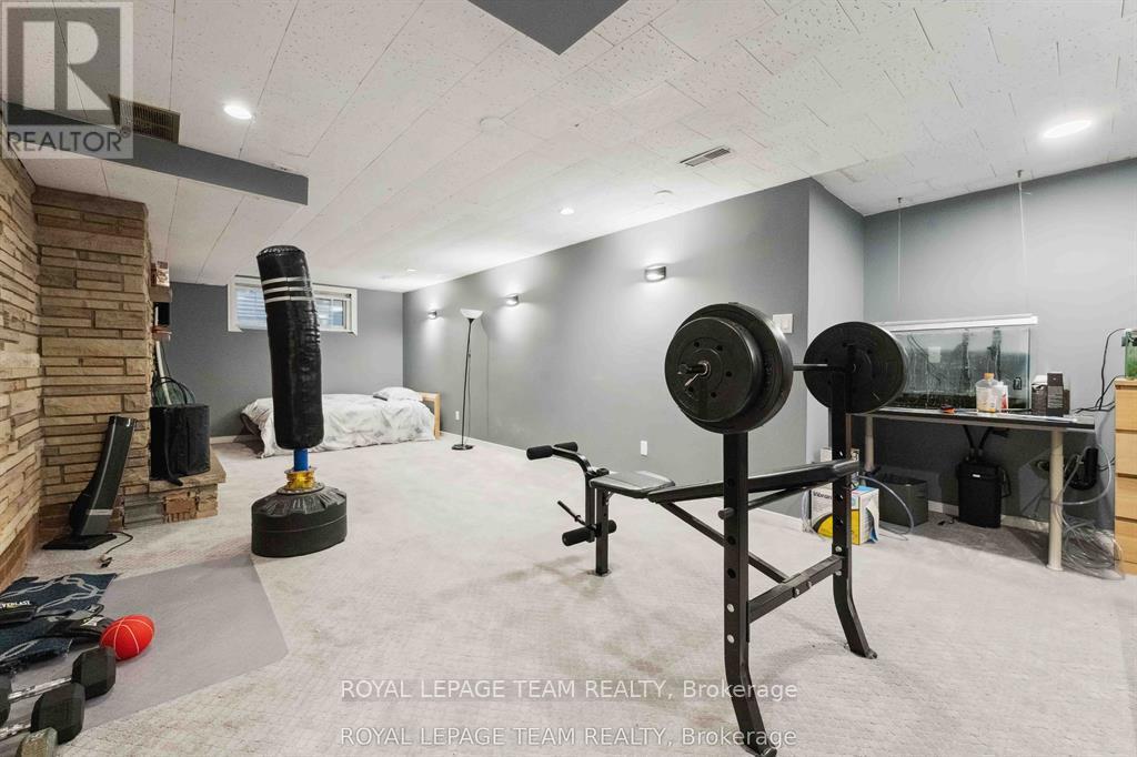 2353 Georgina Drive, Ottawa, ON - Indoor