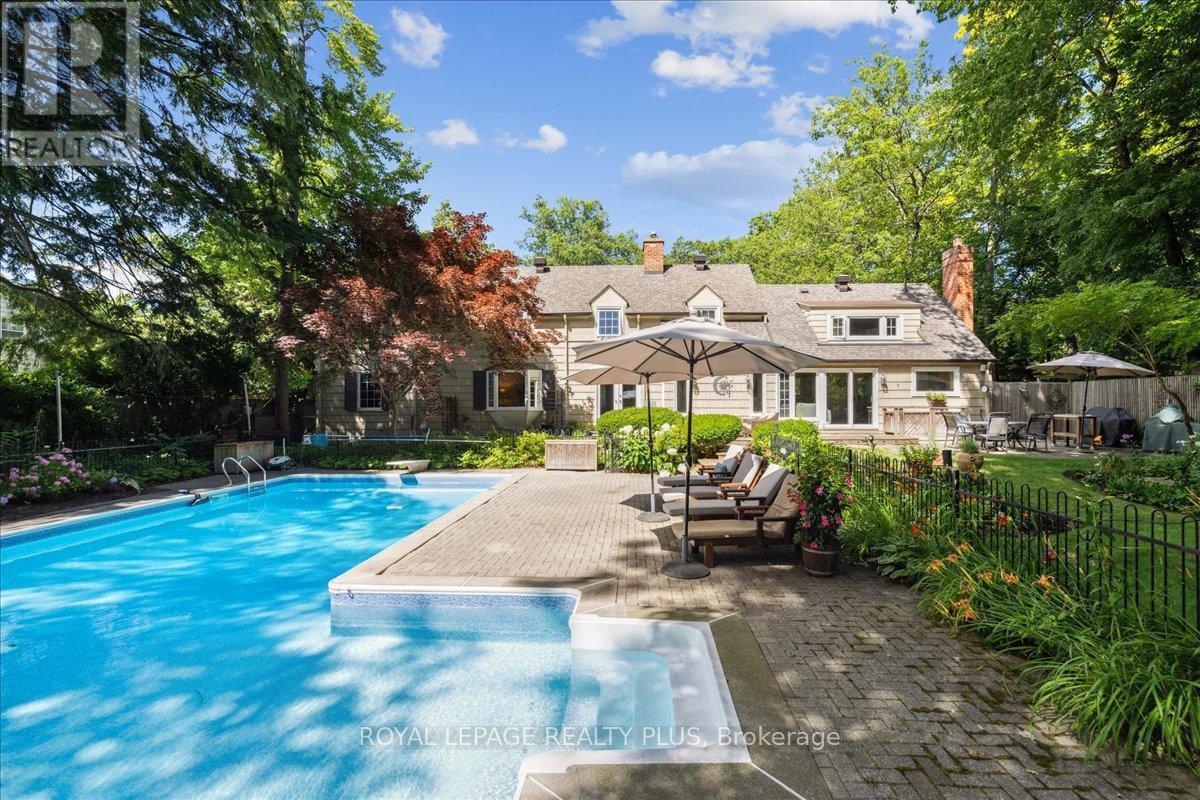 1258 Ravine Drive, Mississauga, ON - Outdoor With In Ground Pool