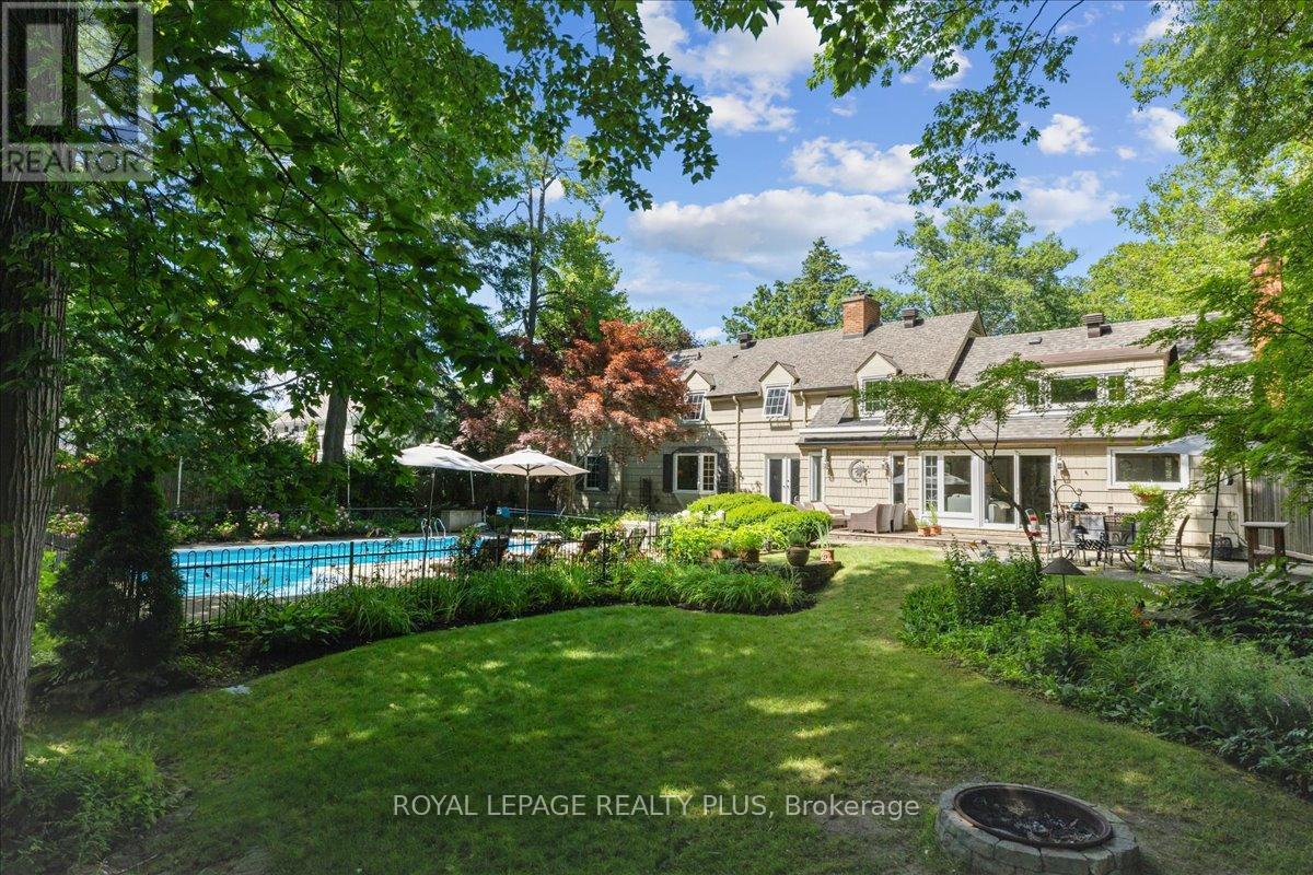 1258 Ravine Drive, Mississauga, ON - Outdoor With In Ground Pool