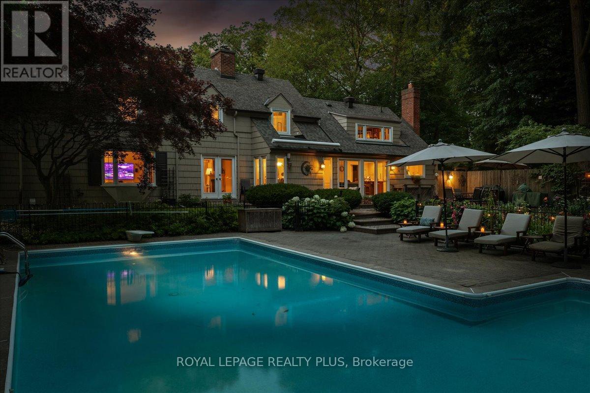 1258 Ravine Drive, Mississauga, ON - Outdoor With In Ground Pool