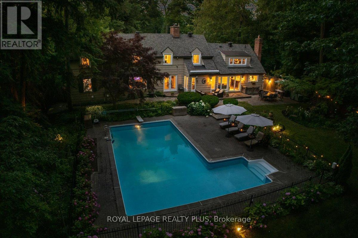 1258 Ravine Drive, Mississauga, ON - Outdoor With In Ground Pool