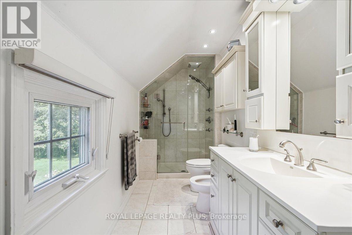 1258 Ravine Drive, Mississauga, ON - Indoor Photo Showing Bathroom
