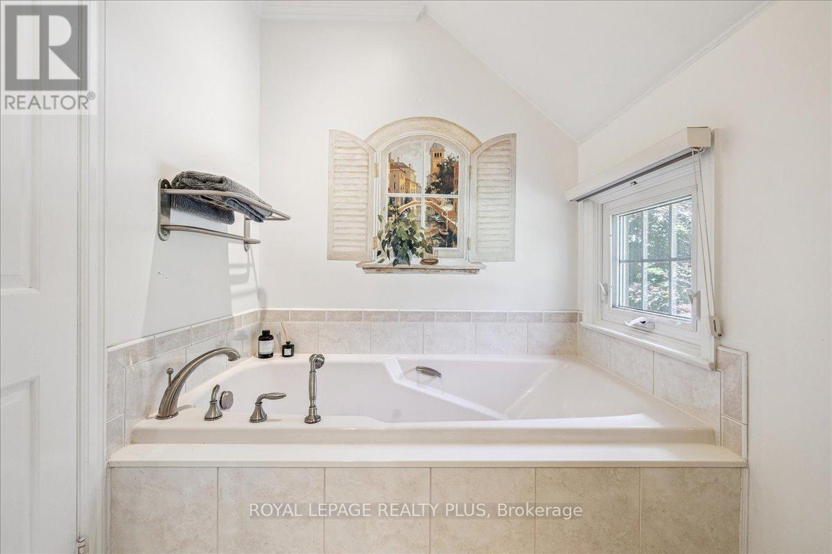 1258 Ravine Drive, Mississauga, ON - Indoor Photo Showing Bathroom