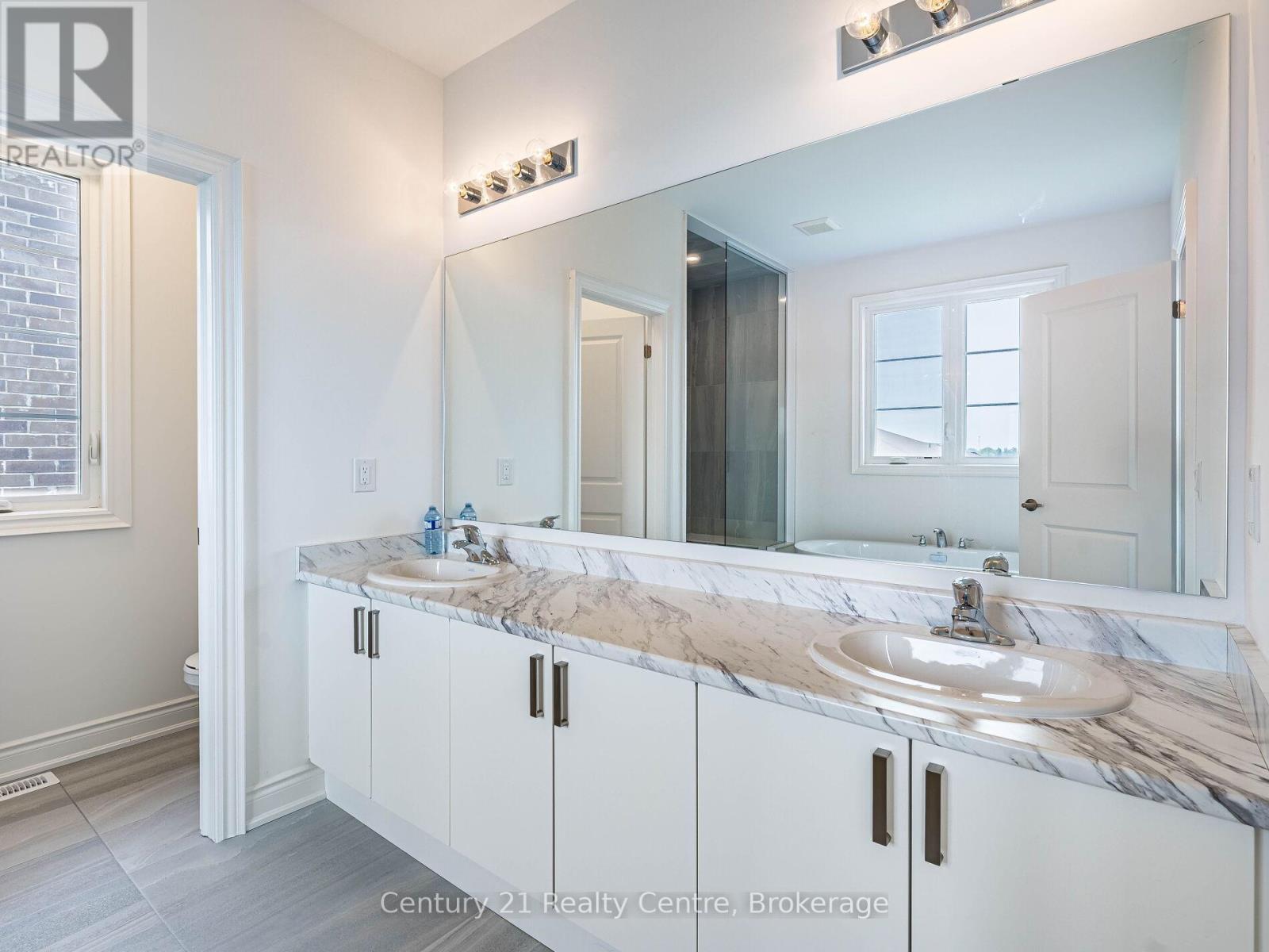 26 Hearn Street, Bradford West Gwillimbury, ON