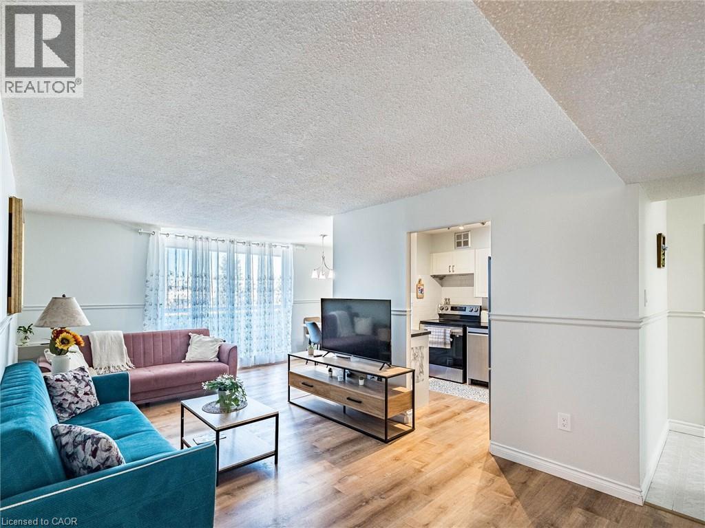 20 William Roe Boulevard Unit# 308, Newmarket, ON - Indoor Photo Showing Living Room