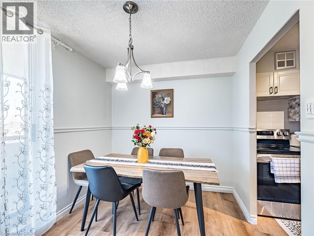 20 William Roe Boulevard Unit# 308, Newmarket, ON - Indoor Photo Showing Dining Room