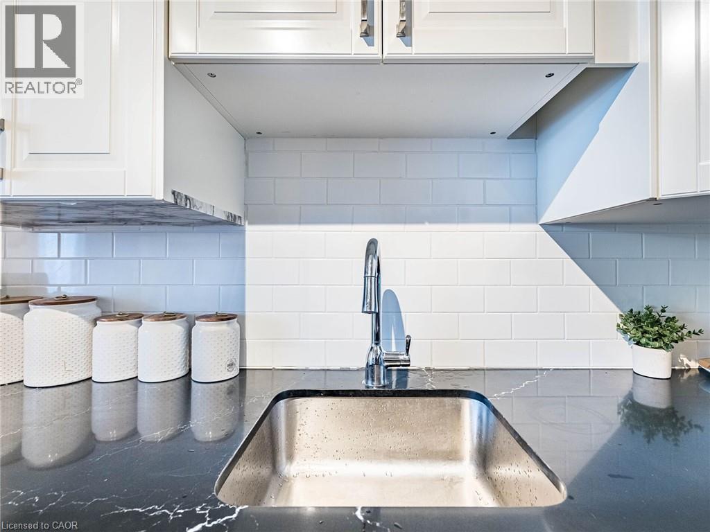 20 William Roe Boulevard Unit# 308, Newmarket, ON - Indoor Photo Showing Kitchen