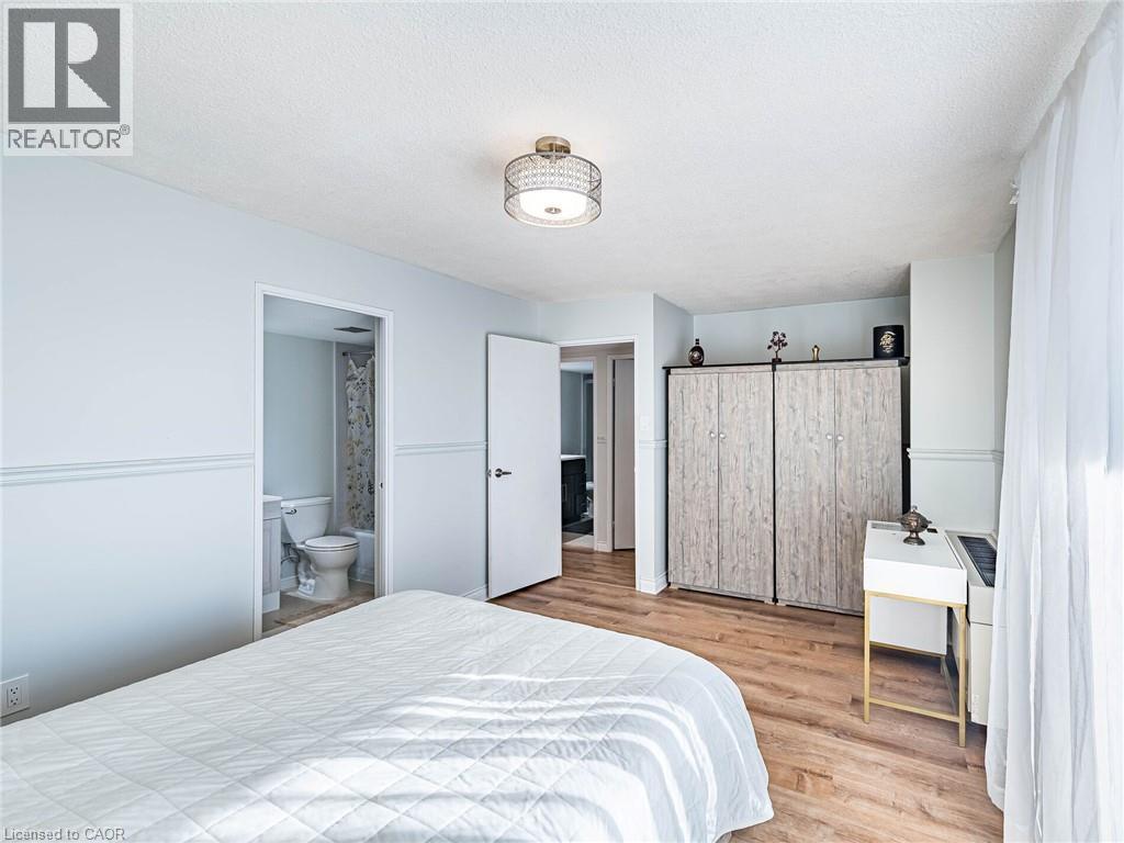 20 William Roe Boulevard Unit# 308, Newmarket, ON - Indoor Photo Showing Bedroom