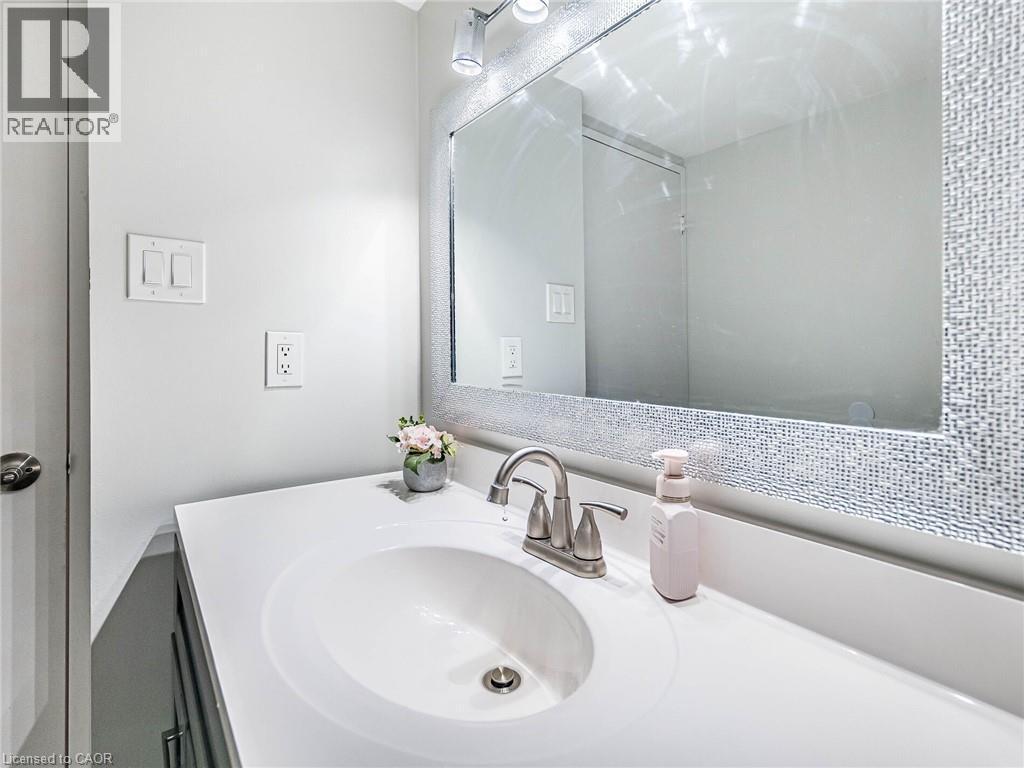 20 William Roe Boulevard Unit# 308, Newmarket, ON - Indoor Photo Showing Bathroom