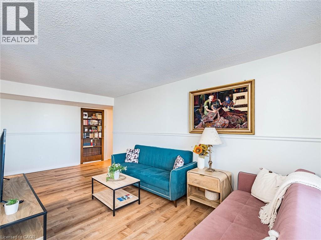 20 William Roe Boulevard Unit# 308, Newmarket, ON - Indoor Photo Showing Living Room