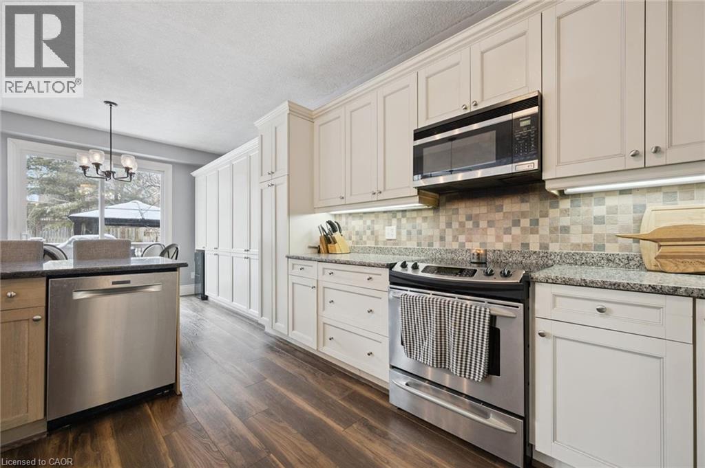 42 Fischer Court, Kitchener, ON - Indoor Photo Showing Kitchen With Upgraded Kitchen