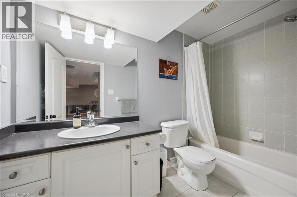 42 Fischer Court, Kitchener, ON - Indoor Photo Showing Bathroom