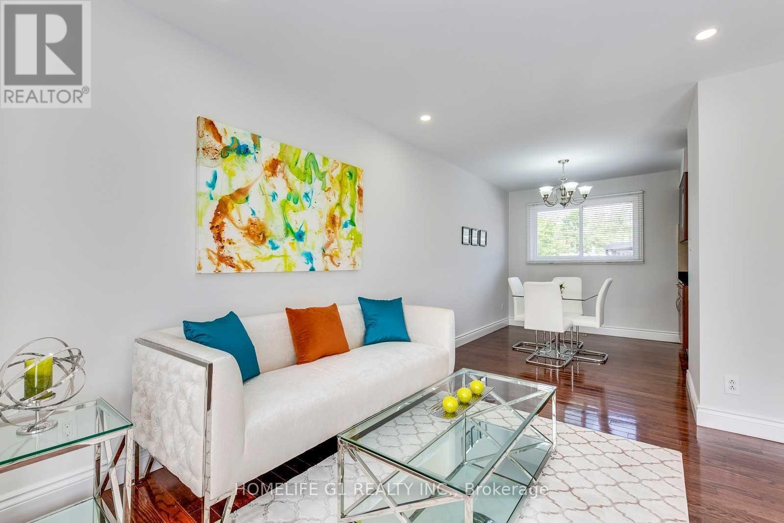 Upper - 2503 Constable Road, Mississauga, ON - Indoor Photo Showing Living Room