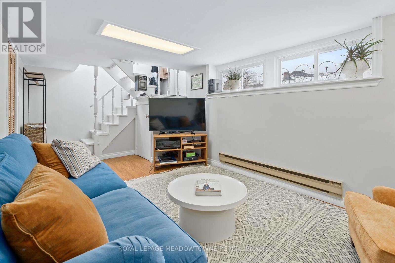 2 Ostrander Boulevard, Halton Hills, ON - Indoor Photo Showing Living Room