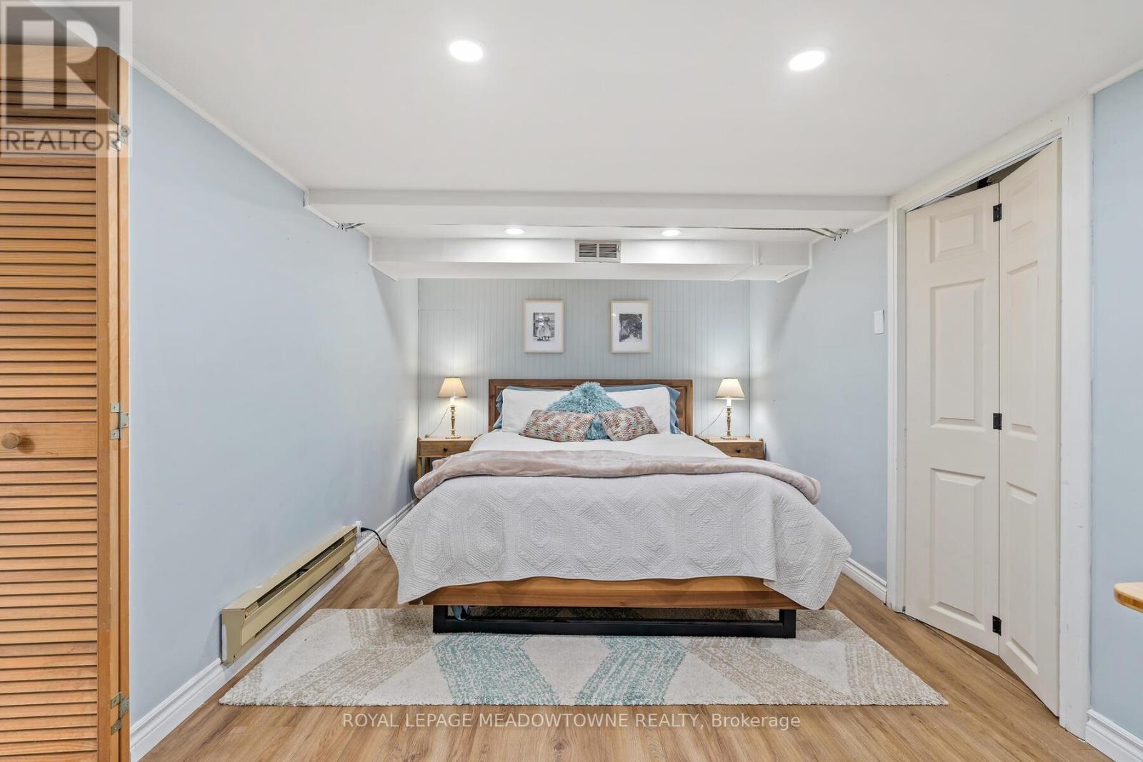 2 Ostrander Boulevard, Halton Hills, ON - Indoor Photo Showing Bedroom
