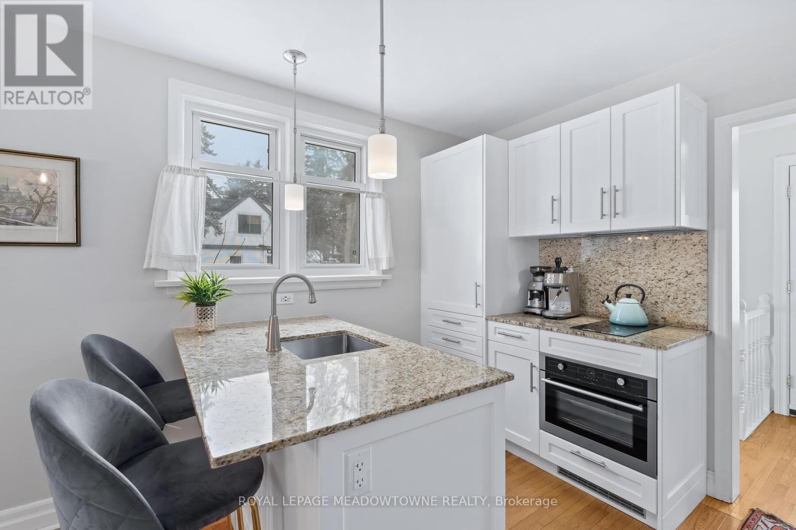 2 Ostrander Boulevard, Halton Hills, ON - Indoor Photo Showing Kitchen With Upgraded Kitchen