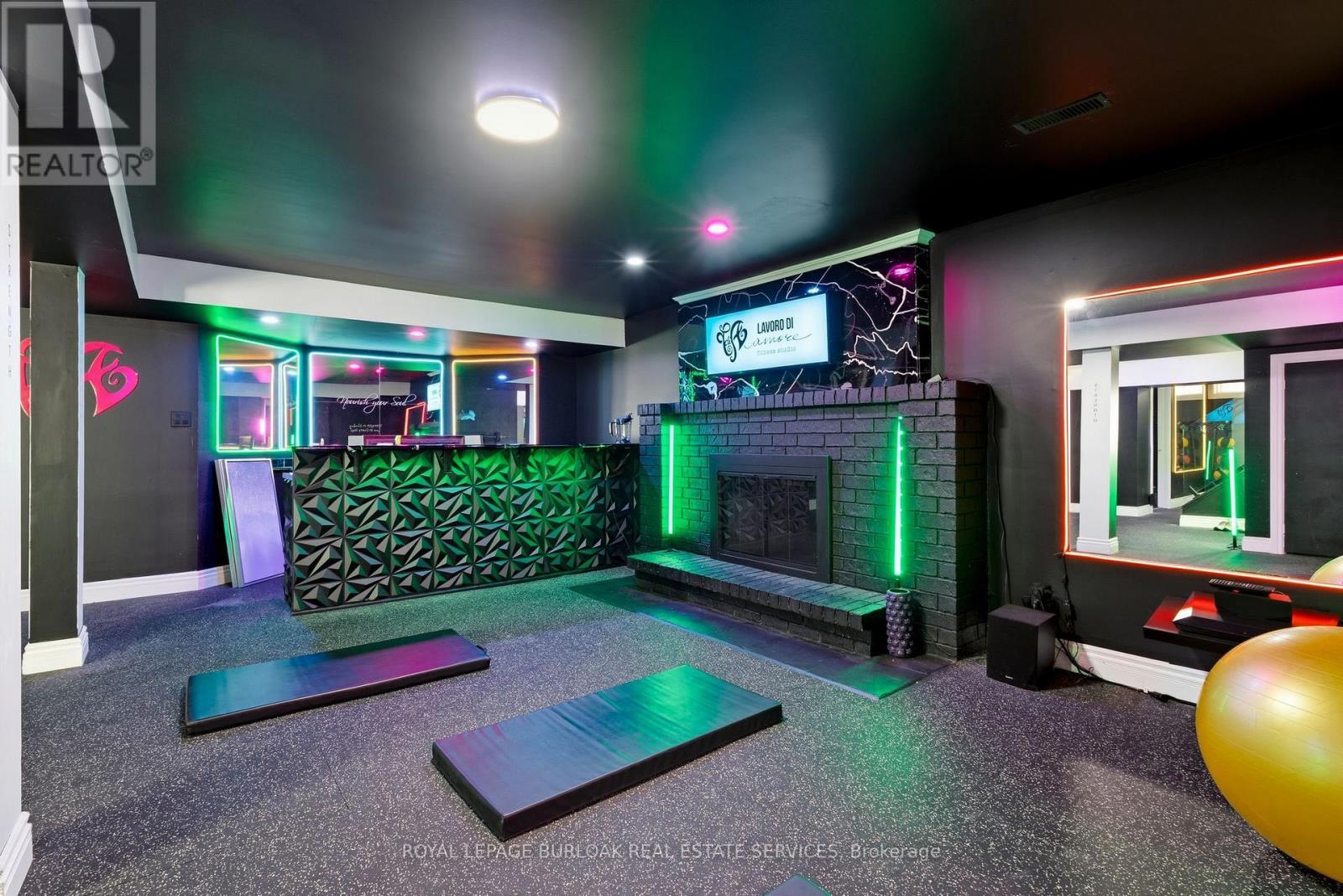 117 Miller Drive, Hamilton, ON - Indoor With Fireplace