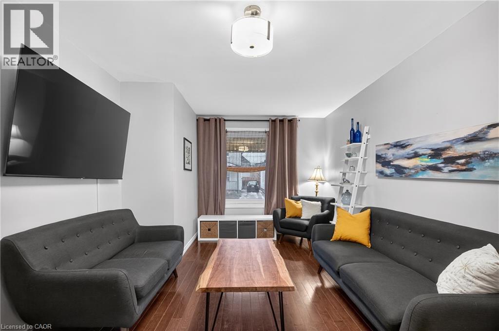 27 Mayflower Avenue, Hamilton, ON