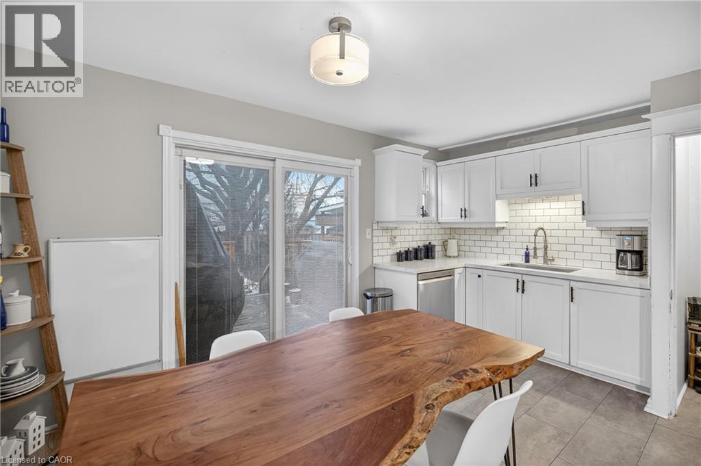 27 Mayflower Avenue, Hamilton, ON