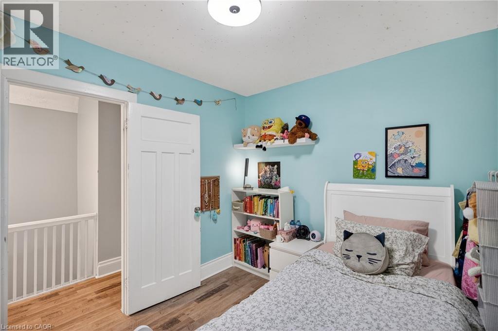 27 Mayflower Avenue, Hamilton, ON