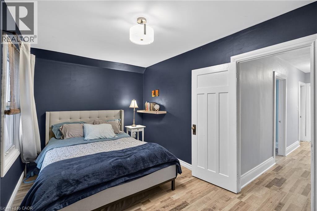 27 Mayflower Avenue, Hamilton, ON