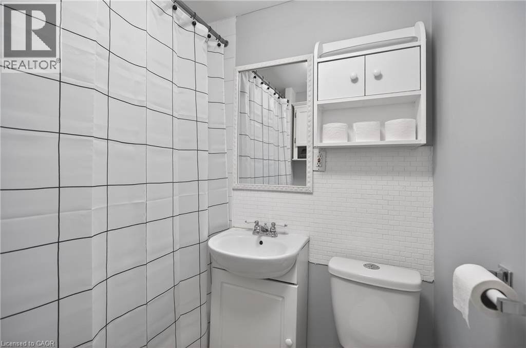 27 Mayflower Avenue, Hamilton, ON