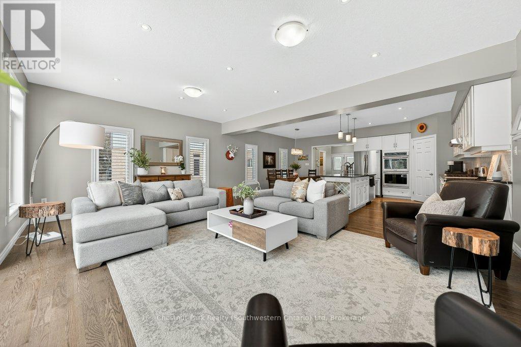 Bright living room - 22 Rooke Court, Guelph (Willow West/Sugarbush/West Acres), ON