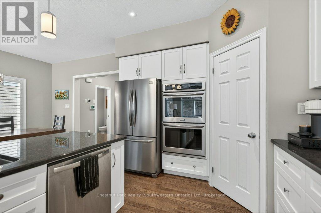 22 Rooke Court, Guelph (Willow West/Sugarbush/West Acres), ON