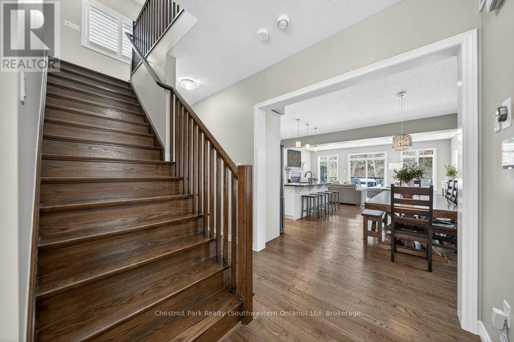 22 Rooke Court, Guelph (Willow West/Sugarbush/West Acres), ON