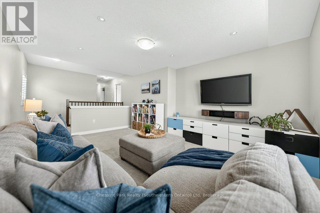 Upper family room - 22 Rooke Court, Guelph (Willow West/Sugarbush/West Acres), ON