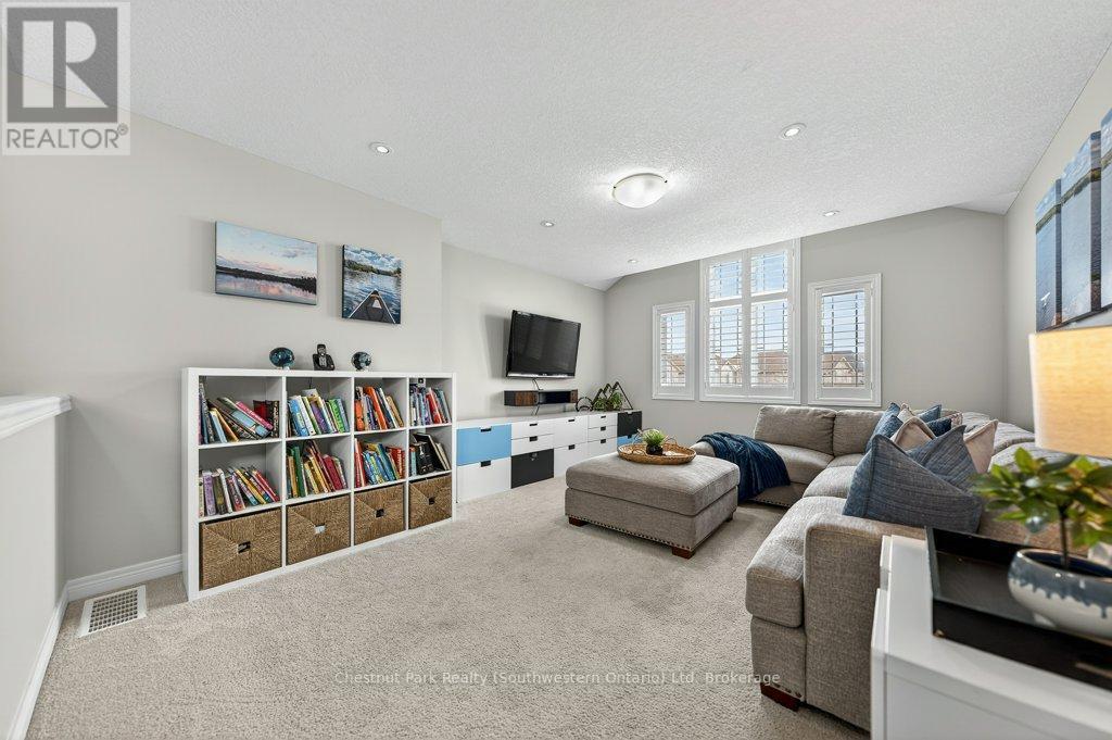 22 Rooke Court, Guelph (Willow West/Sugarbush/West Acres), ON