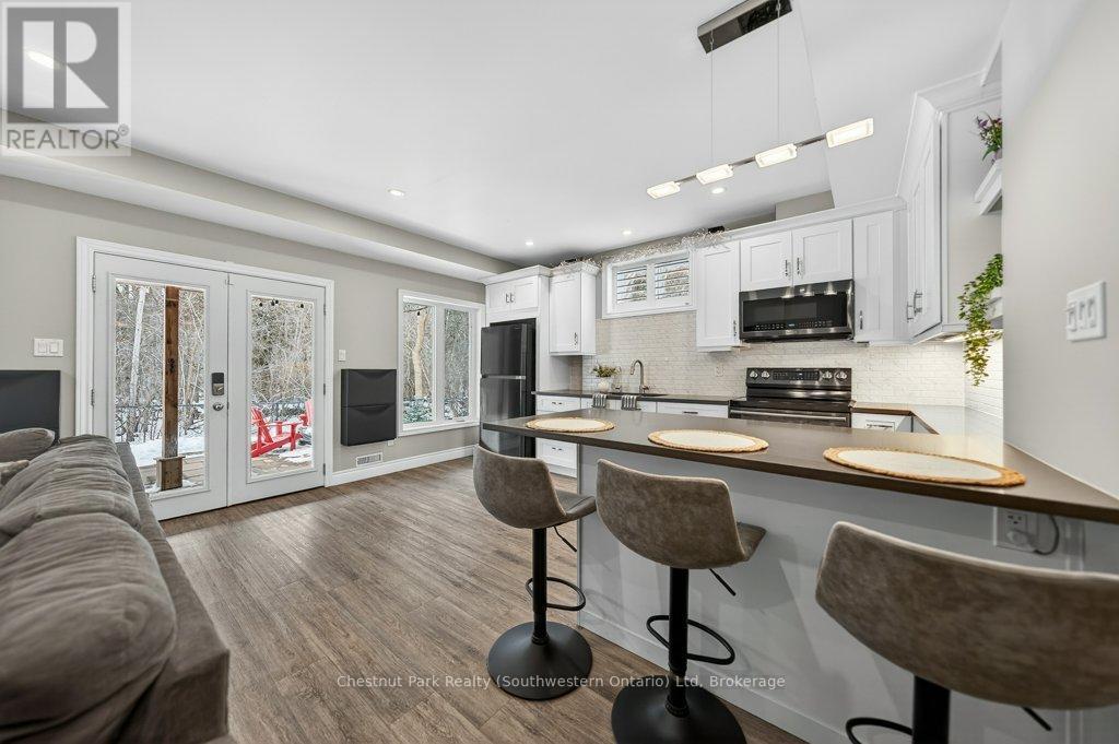 Open concept basement living/kitchen - 22 Rooke Court, Guelph (Willow West/Sugarbush/West Acres), ON