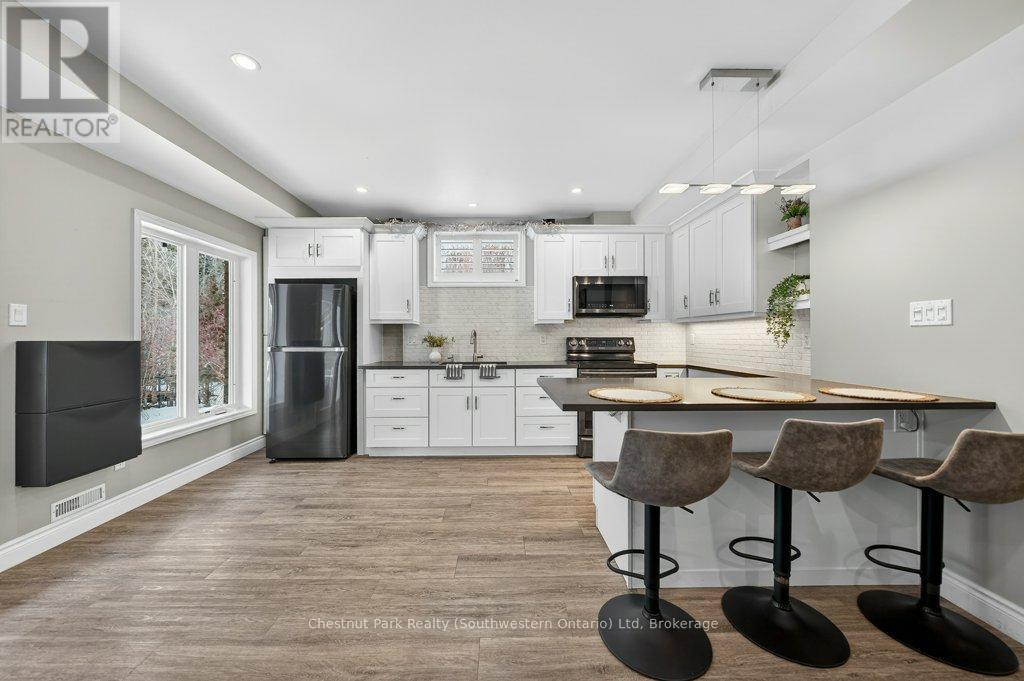 22 Rooke Court, Guelph (Willow West/Sugarbush/West Acres), ON