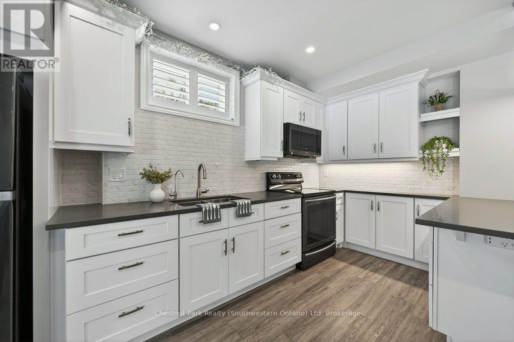 22 Rooke Court, Guelph (Willow West/Sugarbush/West Acres), ON