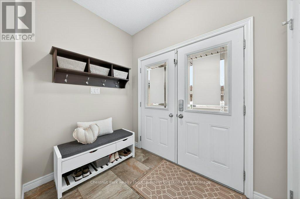 Large foyer - 22 Rooke Court, Guelph (Willow West/Sugarbush/West Acres), ON