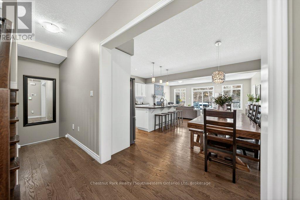 22 Rooke Court, Guelph (Willow West/Sugarbush/West Acres), ON