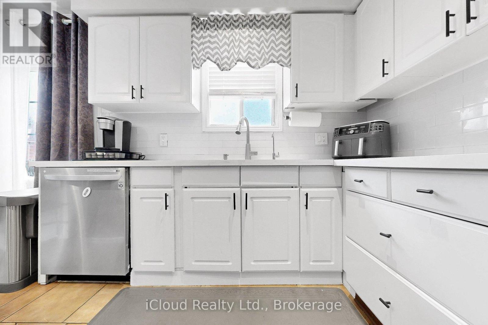 55 Wilce Drive, Ajax, ON - Indoor Photo Showing Kitchen