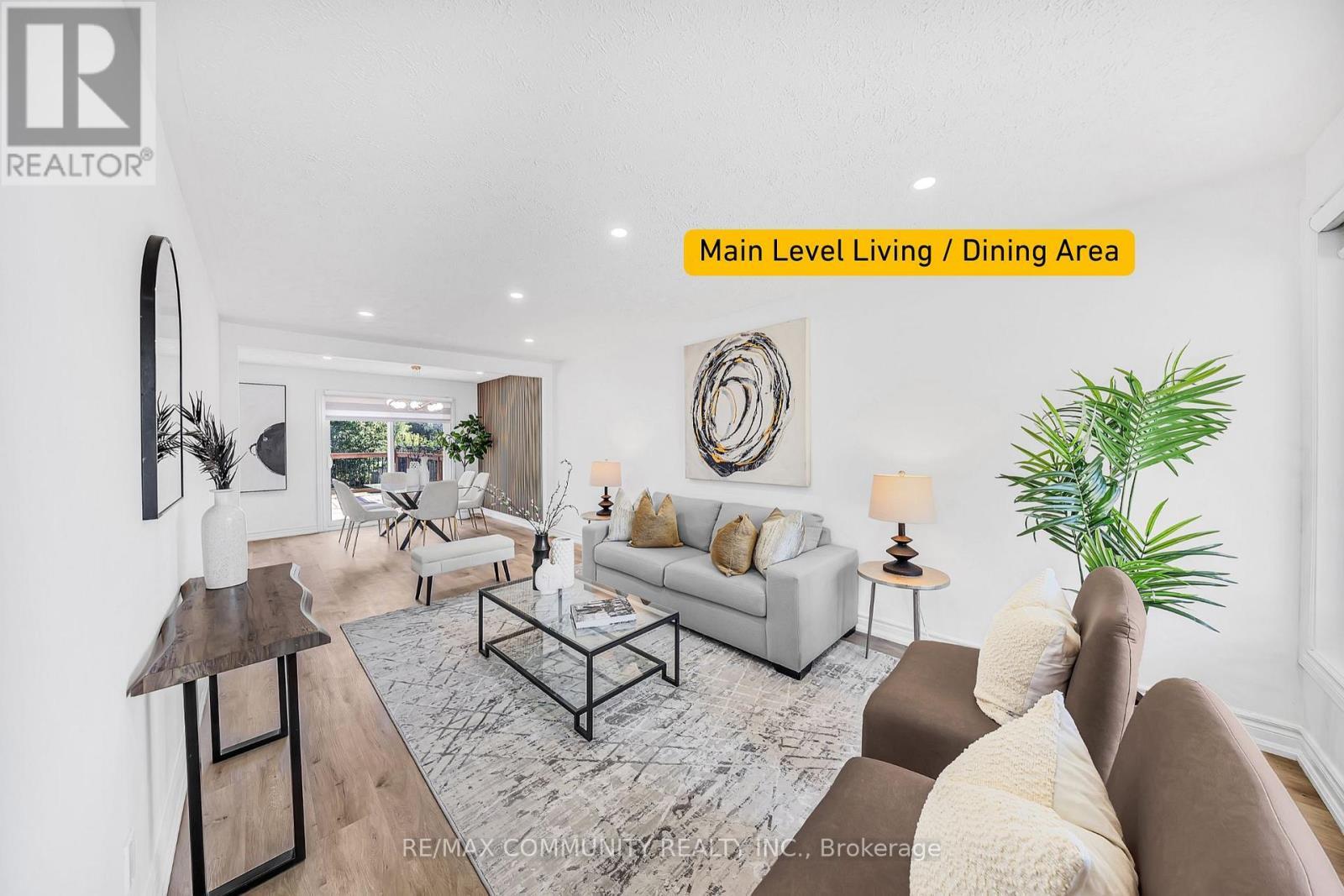 733 Lublin Avenue, Pickering, ON - Indoor Photo Showing Living Room