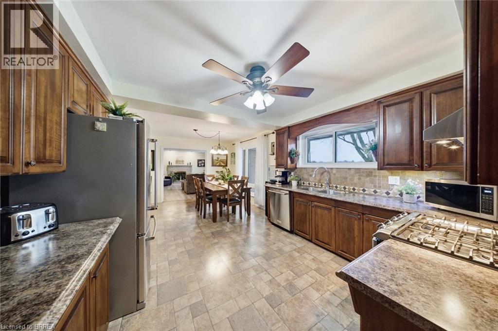 15 Talbot Street, Courtland, ON - Indoor Photo Showing Kitchen