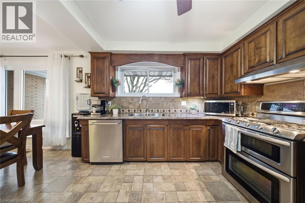 15 Talbot Street, Courtland, ON - Indoor Photo Showing Kitchen