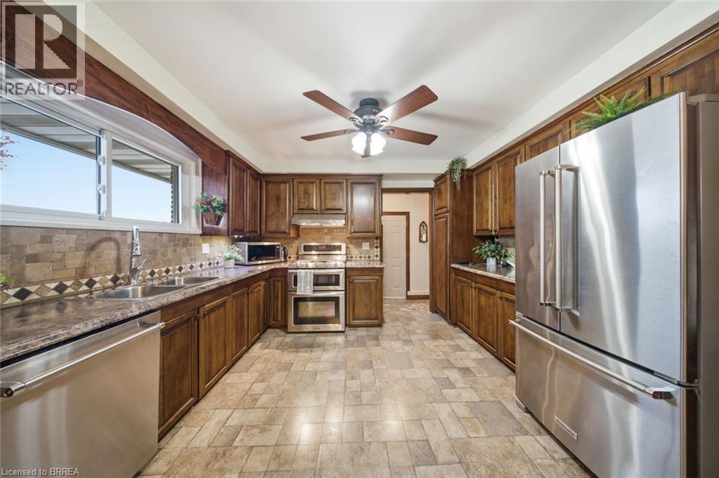 15 Talbot Street, Courtland, ON - Indoor Photo Showing Kitchen With Double Sink