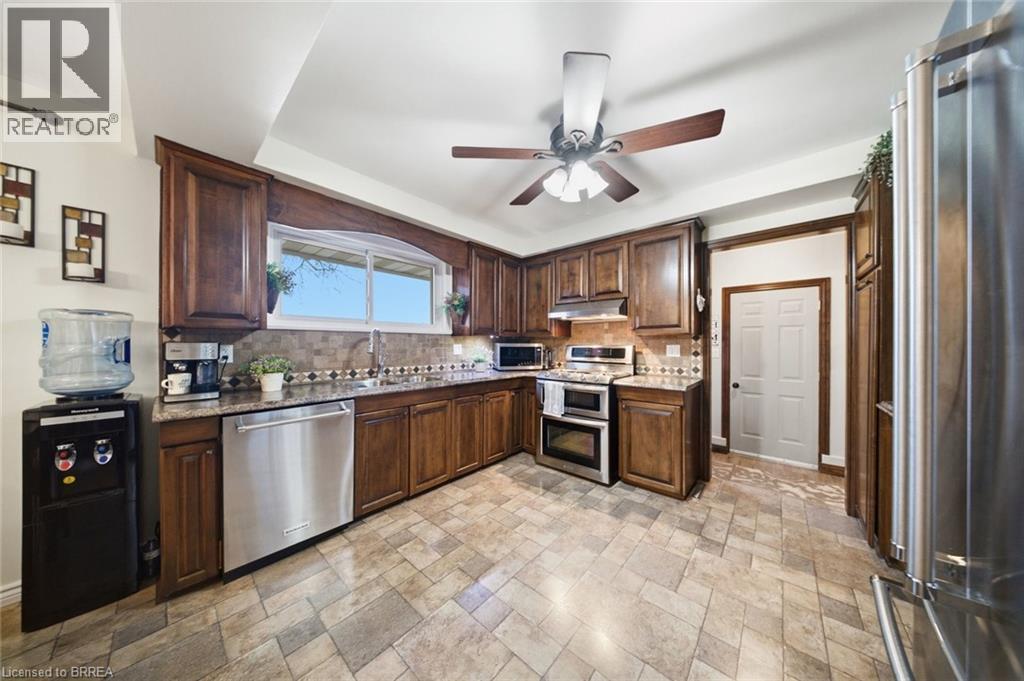 15 Talbot Street, Courtland, ON - Indoor Photo Showing Kitchen