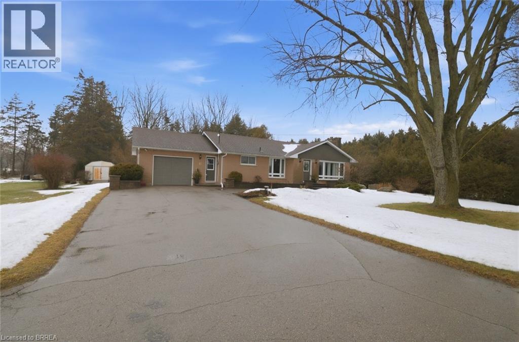 15 Talbot Street, Courtland, ON - Outdoor